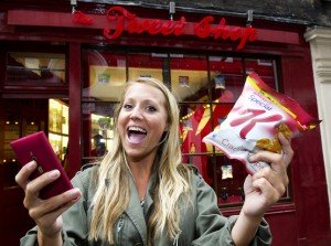 WORLD’S FIRST TWEET SHOP OPENS IN LONDON  Pic shows Kim Murray