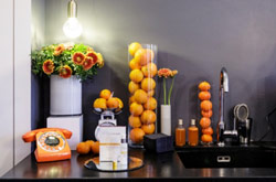 La cuisine et la salle à manger : Orange is the new black!