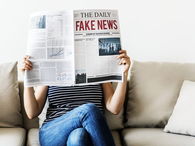 Fake news : le point de vue du journaliste et du communicant